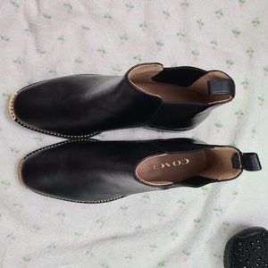 Coach Chelsea Boot with Gold embellishment Size 6